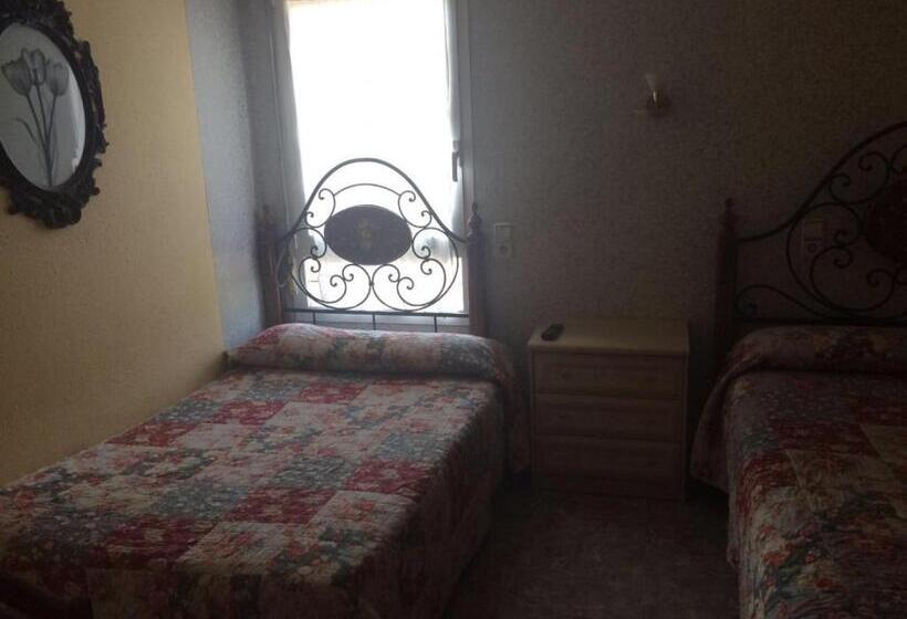 ホテル Hostal Mónica