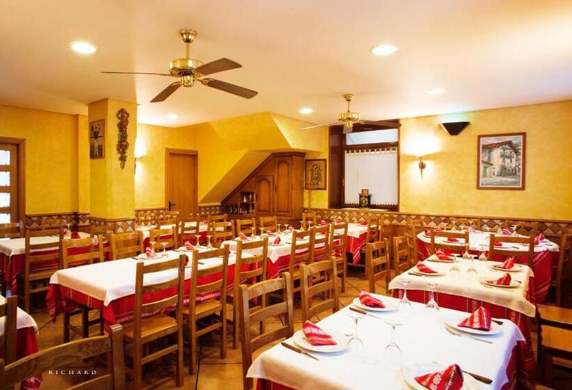 هتل Hostal Musunzar