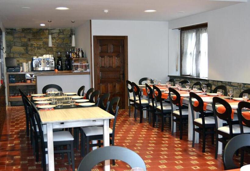 هتل Hostal Orialde