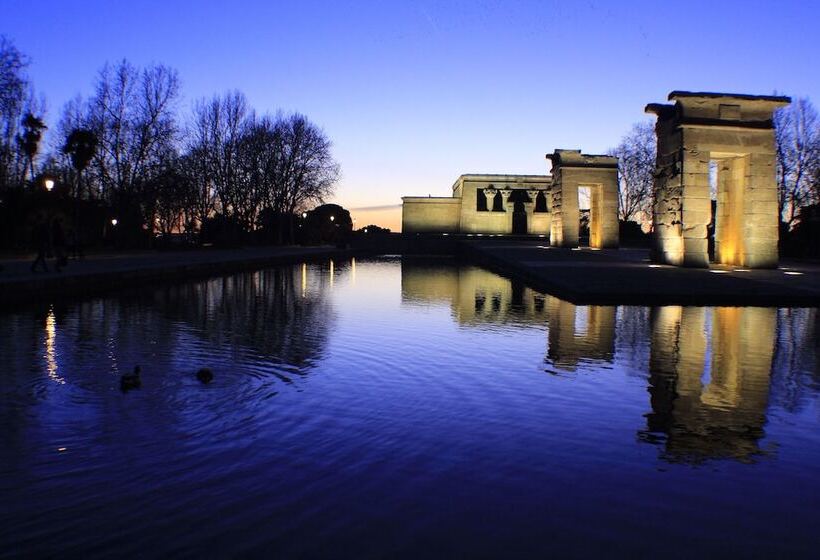 هتل Hostal Oriente