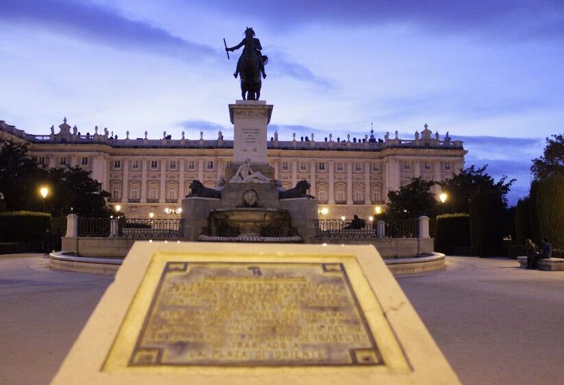 هتل Hostal Oriente