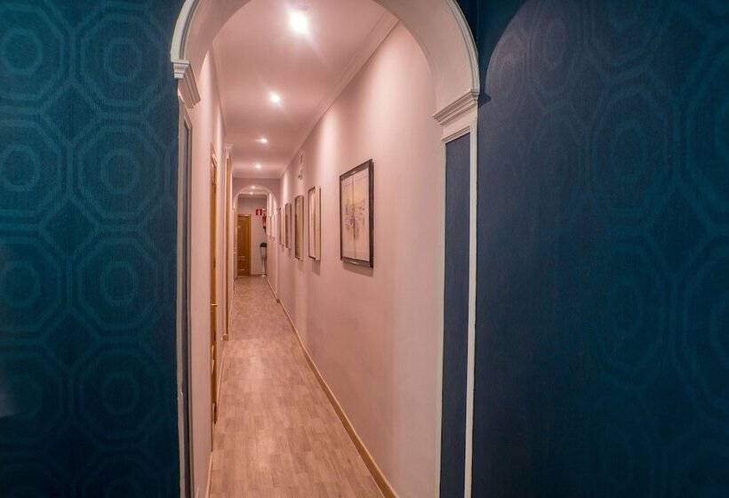 هتل Hostal Oriente