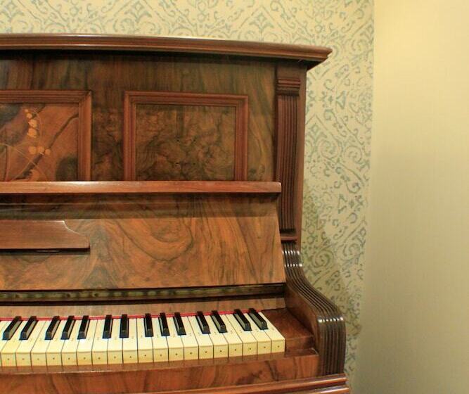 هتل Hostal Oriente