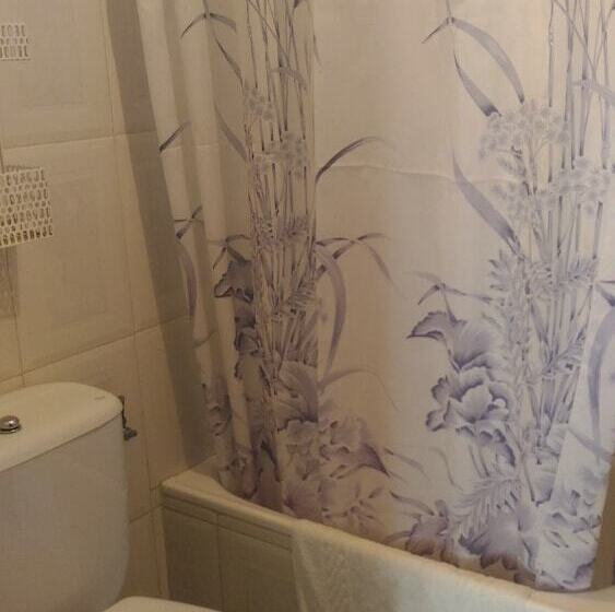 هتل Hostal Palacios Fuencarral