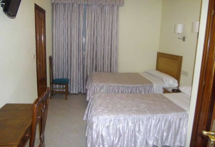 هتل Hostal Rivera Atocha