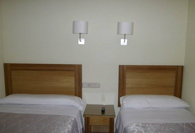 هتل Hostal Rivera Atocha