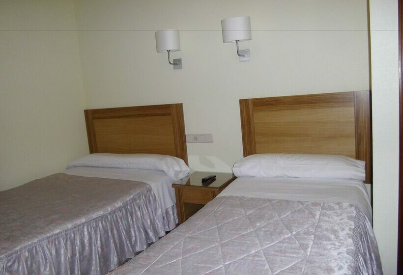 هتل Hostal Rivera Atocha