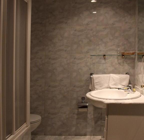 هتل Hostal Sardinero