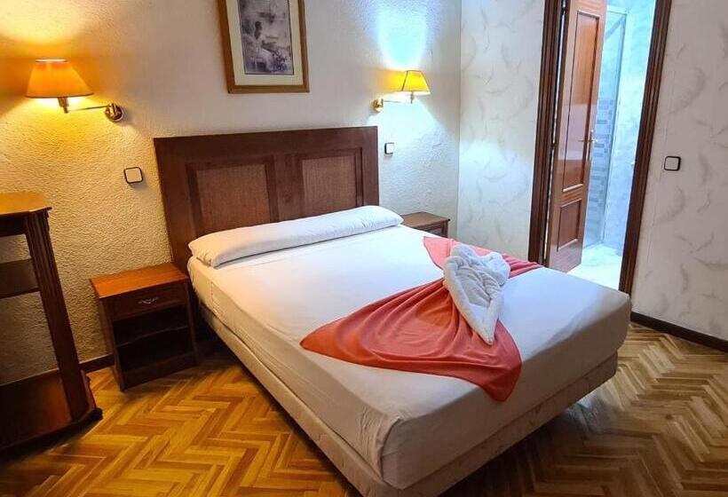 هتل Hostal Sardinero