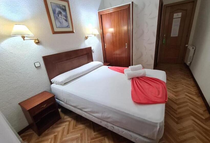 هتل Hostal Sardinero