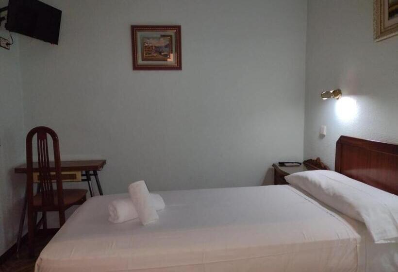 هتل Hostal Sardinero