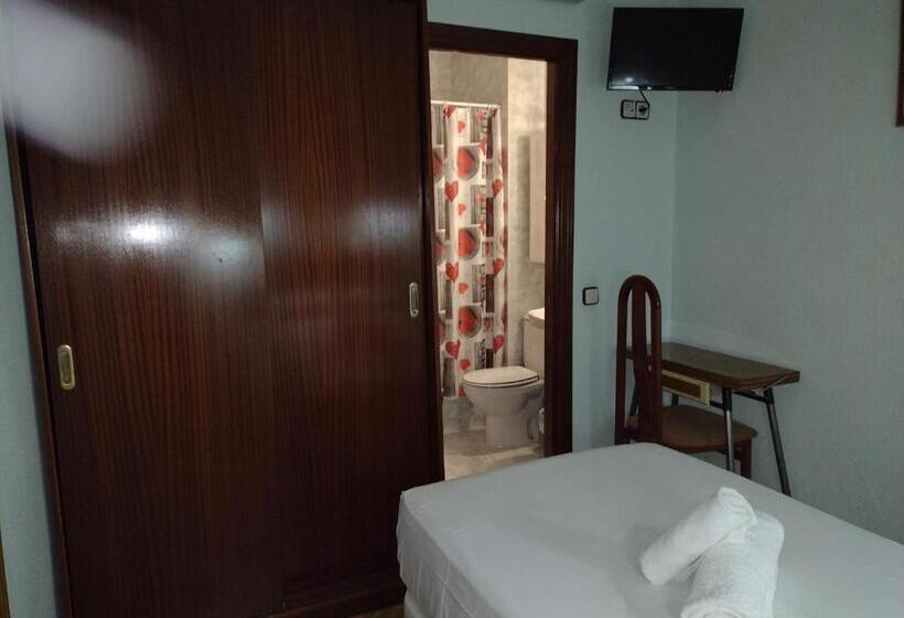 هتل Hostal Sardinero