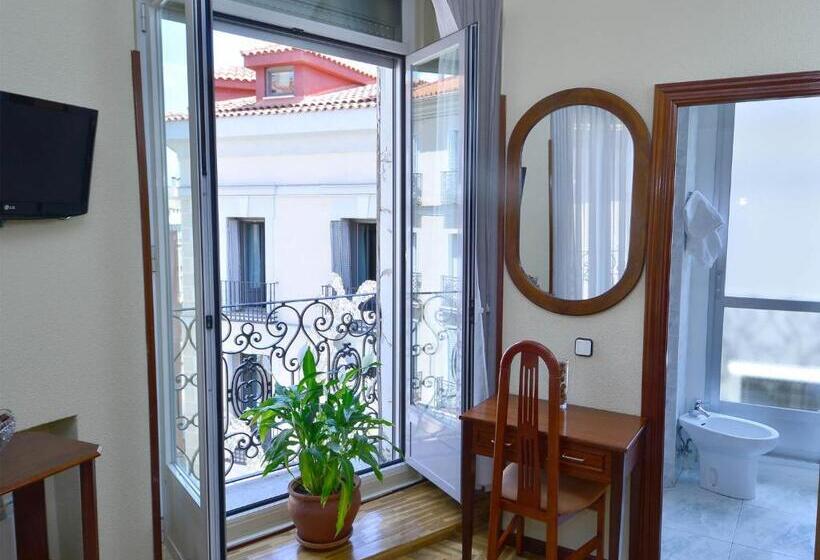 هتل Hostal Sardinero