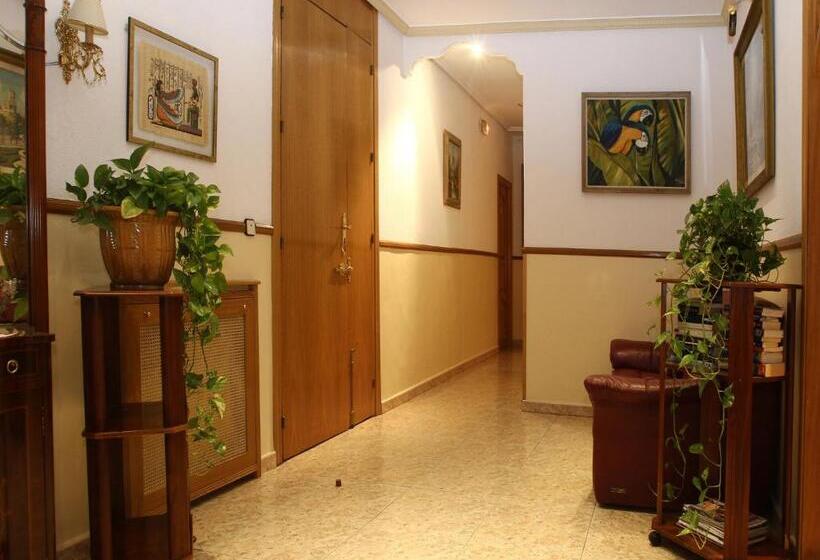 هتل Hostal Sardinero