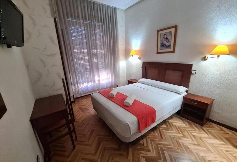 هتل Hostal Sardinero