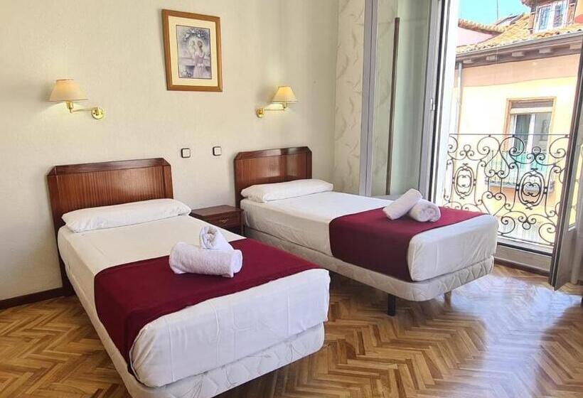 هتل Hostal Sardinero