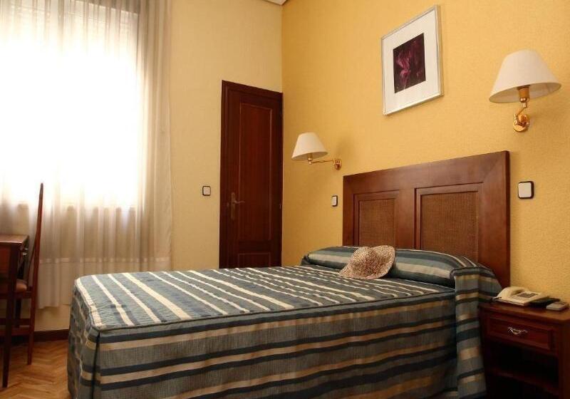 هتل Hostal Sardinero