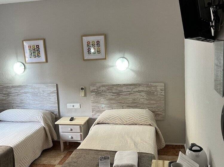 호텔 Hostal Virgen Del Rocio Ii