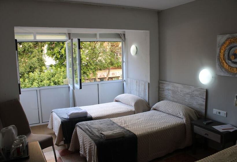 호텔 Hostal Virgen Del Rocio Ii