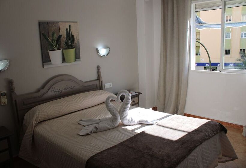 호텔 Hostal Virgen Del Rocio Ii