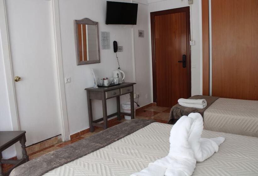 호텔 Hostal Virgen Del Rocio Ii