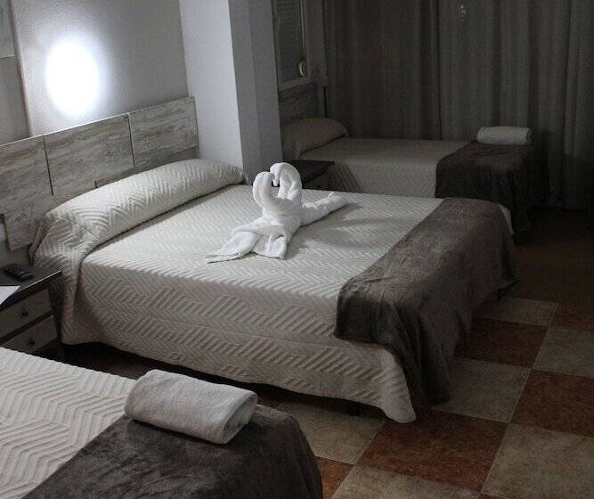 호텔 Hostal Virgen Del Rocio Ii