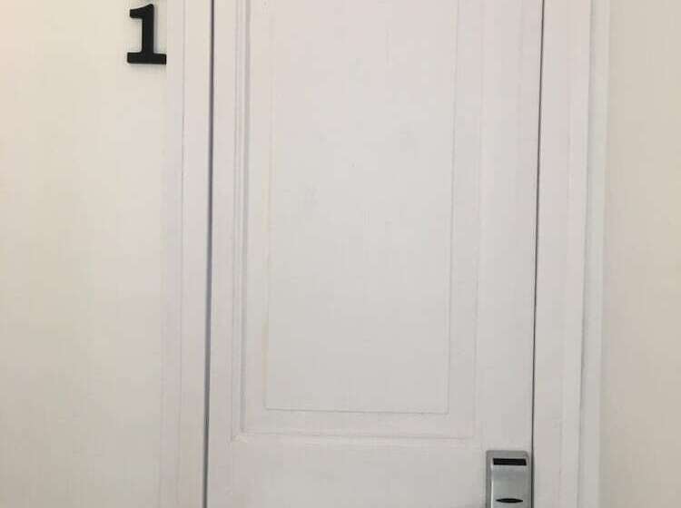 호텔 Madison Rooms