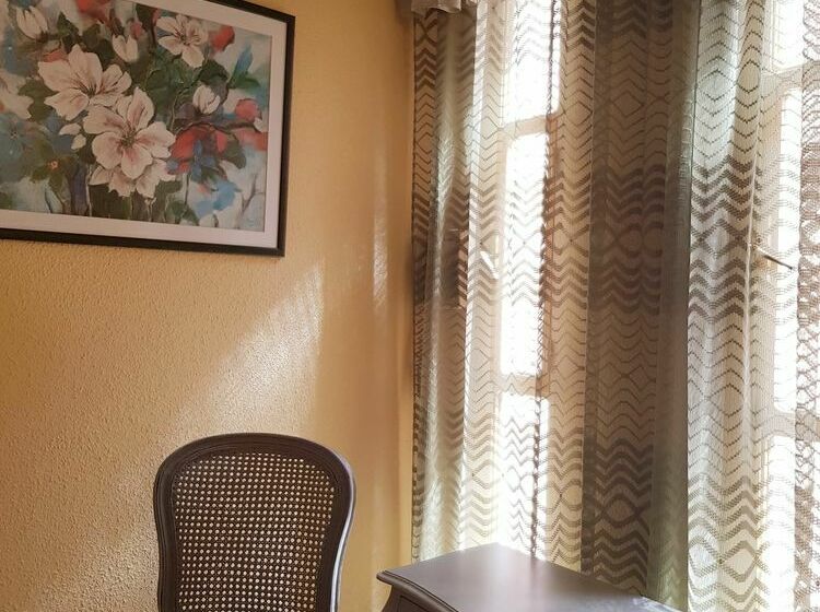 هتل Hostal Puerta Bonita Vista Alegre