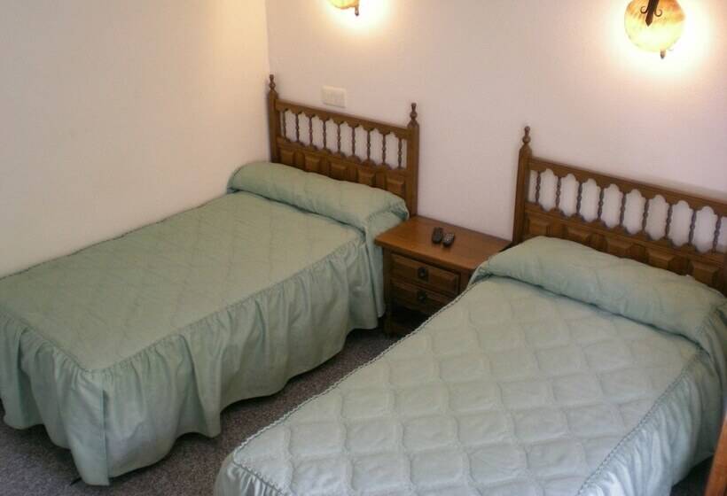 هتل روستایی Puerta Romeros