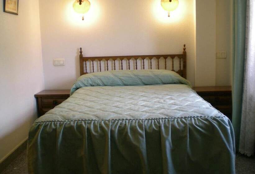 هتل روستایی Puerta Romeros