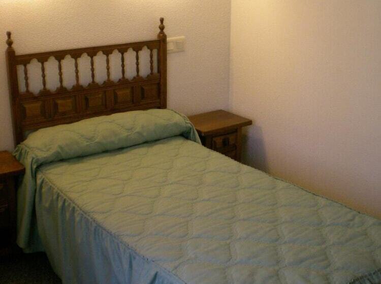 هتل روستایی Puerta Romeros