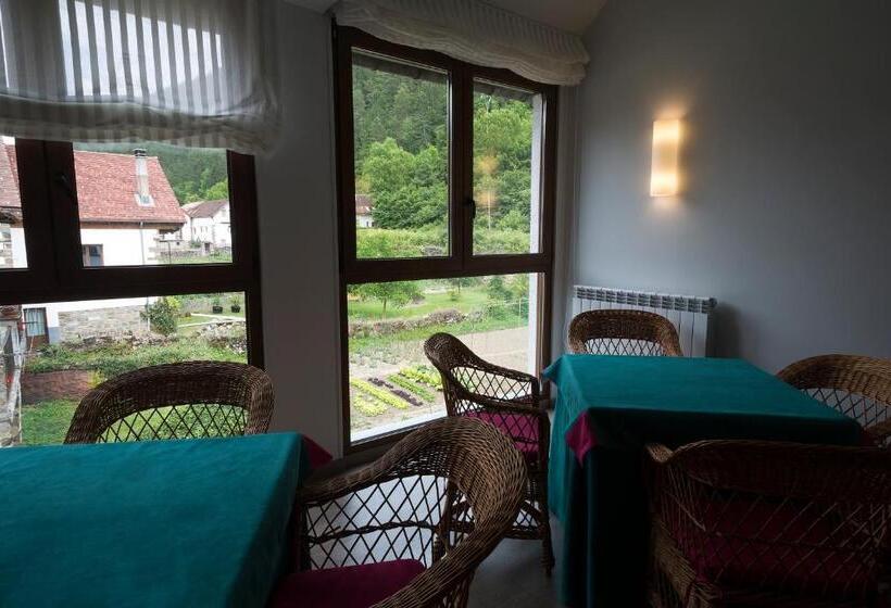 هتل روستایی Rural Auñamendi