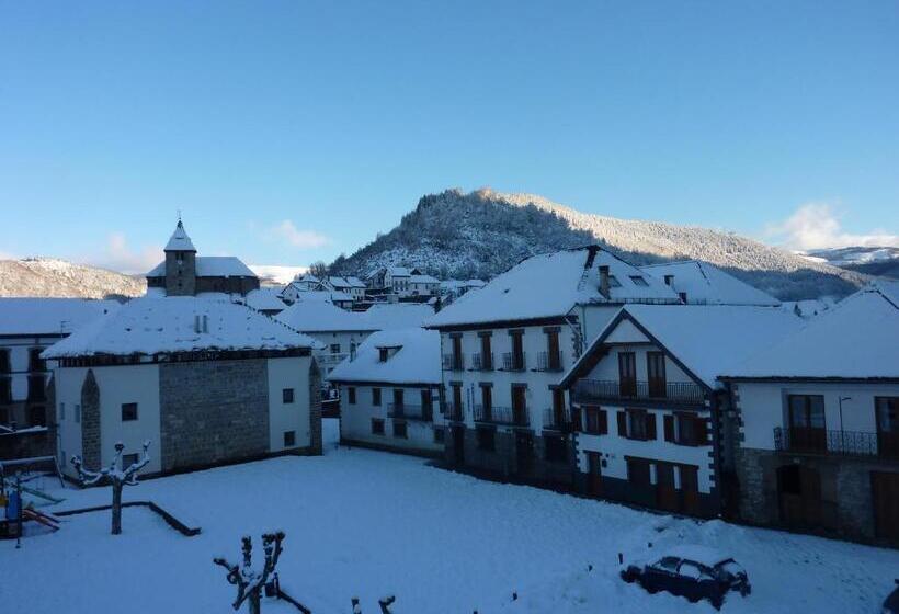 هتل روستایی Rural Auñamendi
