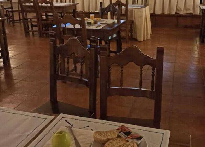 هتل Santo Domingo De Silos