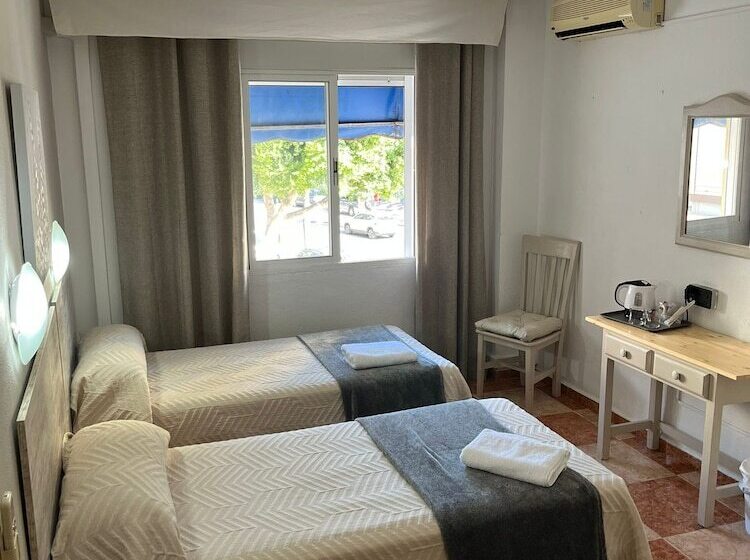 호텔 Hostal Virgen Del Rocio Ii