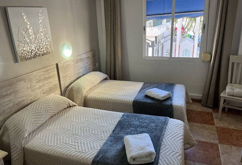 호텔 Hostal Virgen Del Rocio Ii