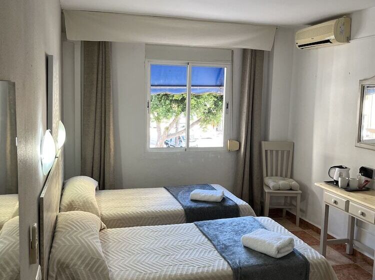 호텔 Hostal Virgen Del Rocio Ii