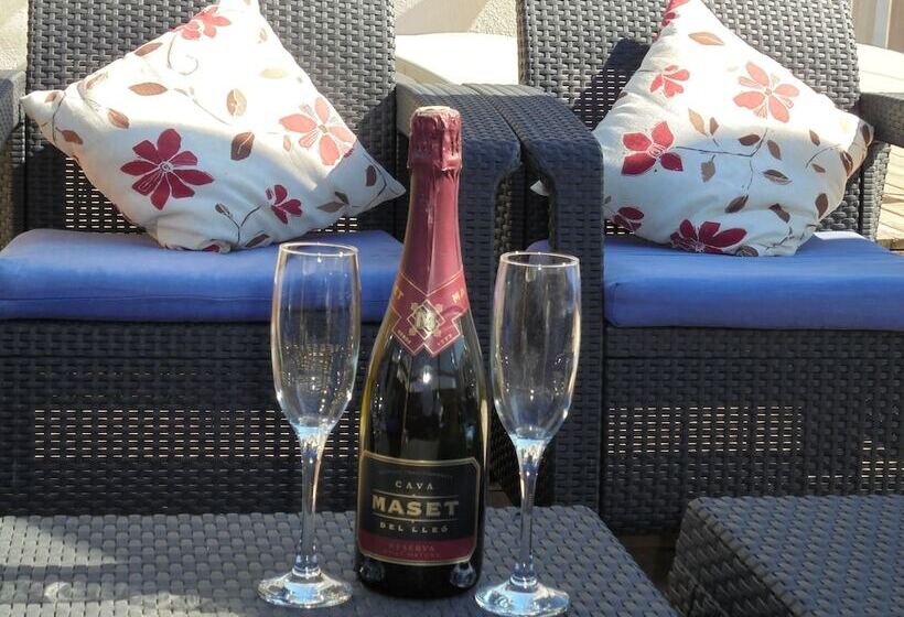 펜션 Elite Hotel   Gay Men Only