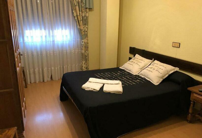 ペンション Hostal El Escudo