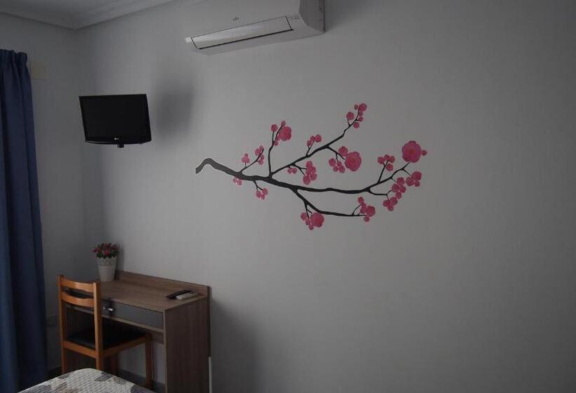 بنسيون Hostal El Trovador