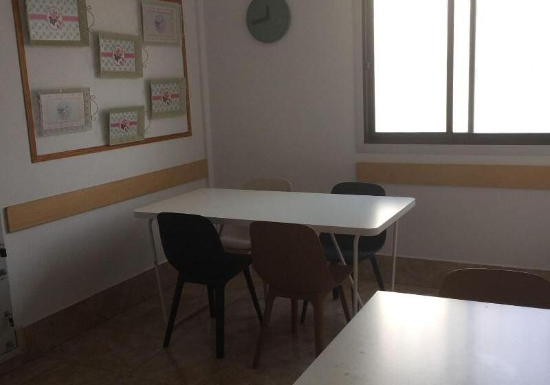 ペンション Hostal Residencia Cardona