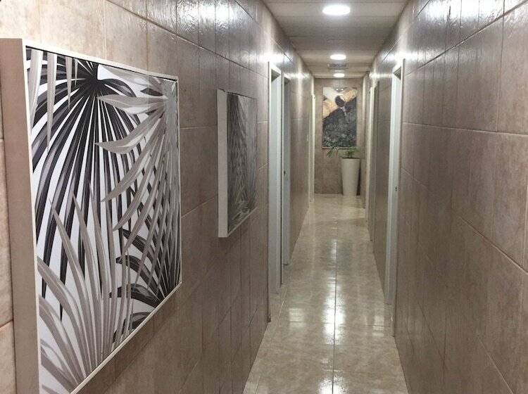 ペンション Hostal Residencia Cardona