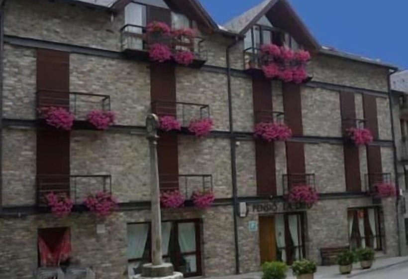 بنسيون Pensio La Creu