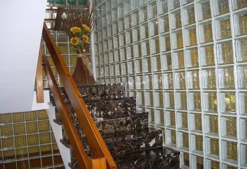 بنسيون Pensio La Creu