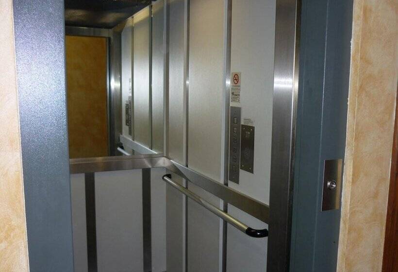 بنسيون Pensio La Creu