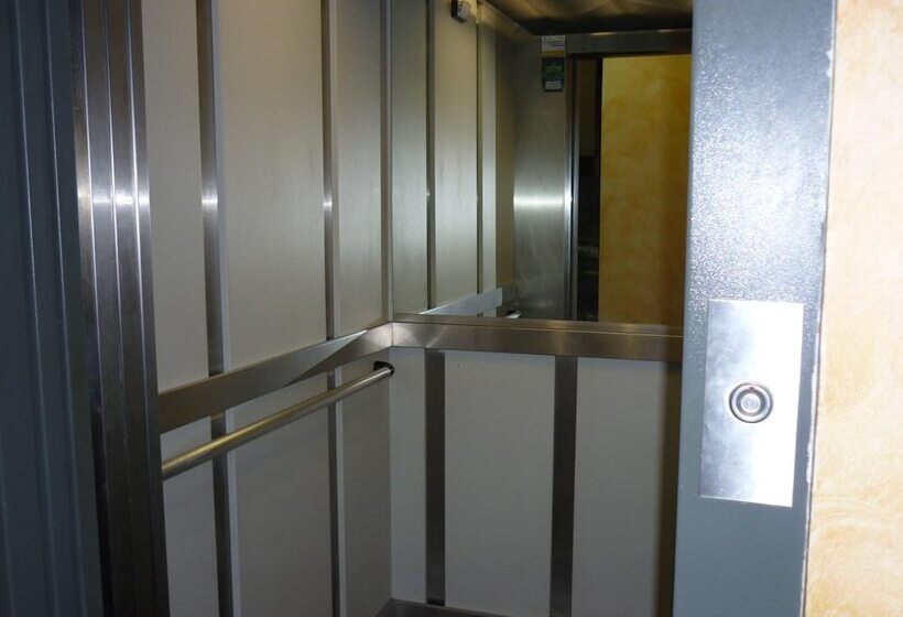 بنسيون Pensio La Creu