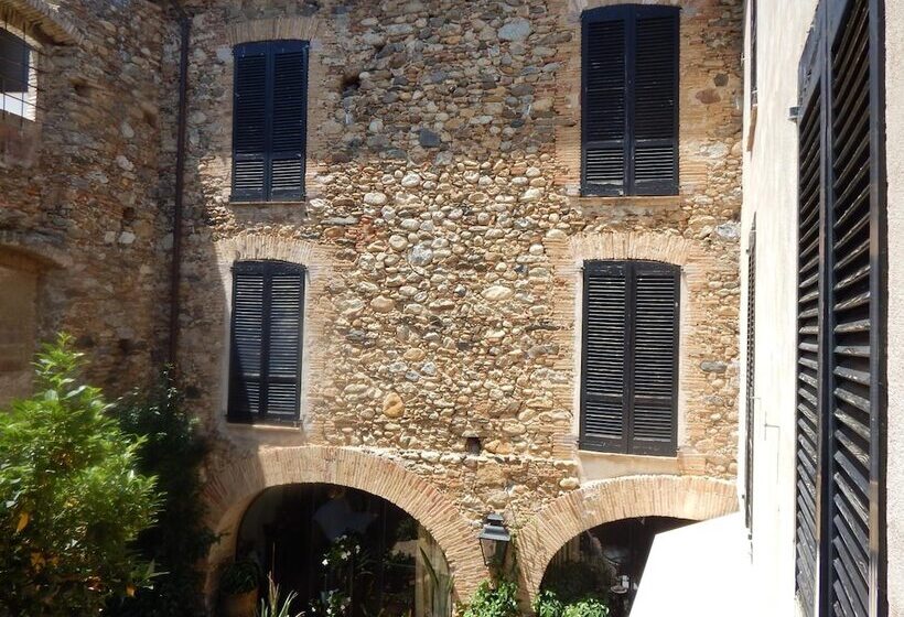 مسافرخانه De La Font Peralada