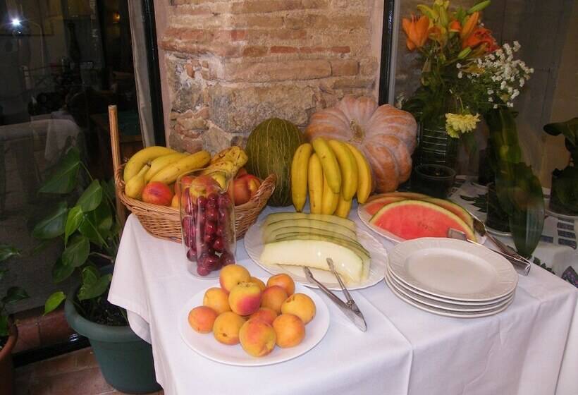 مسافرخانه De La Font Peralada