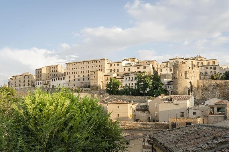 مسافرخانه Yit Puerta Bisagra