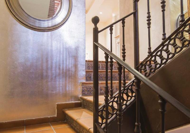 مسافرخانه Yit Puerta Bisagra